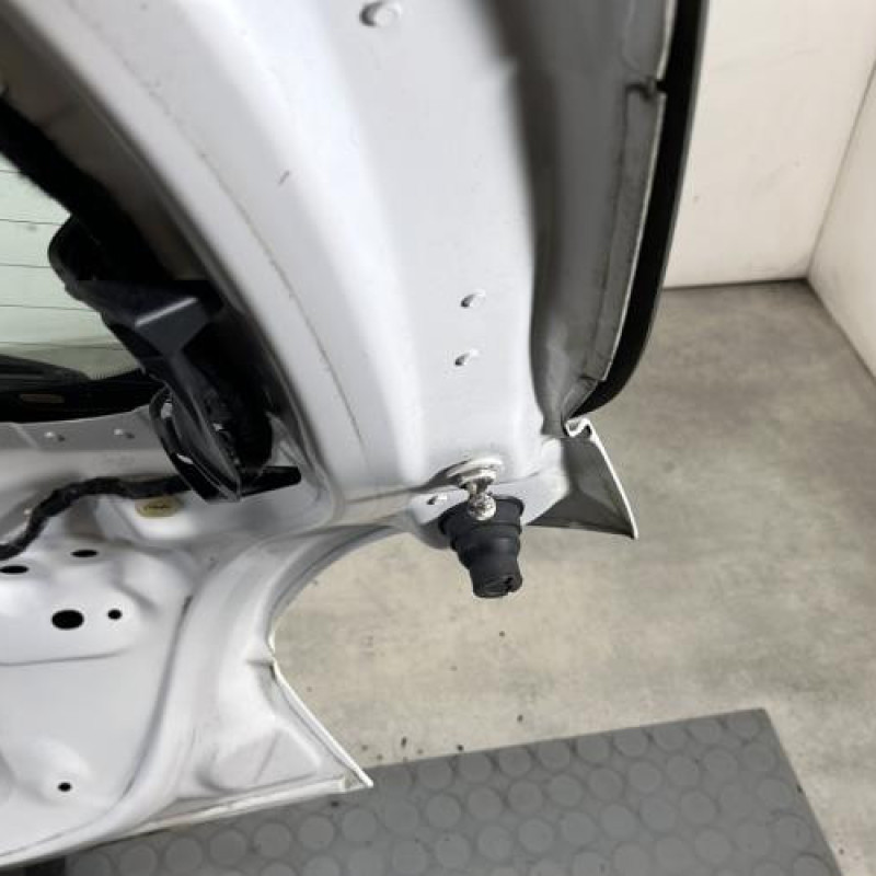 Malle/Hayon arriere PEUGEOT 208 1 Photo n°8