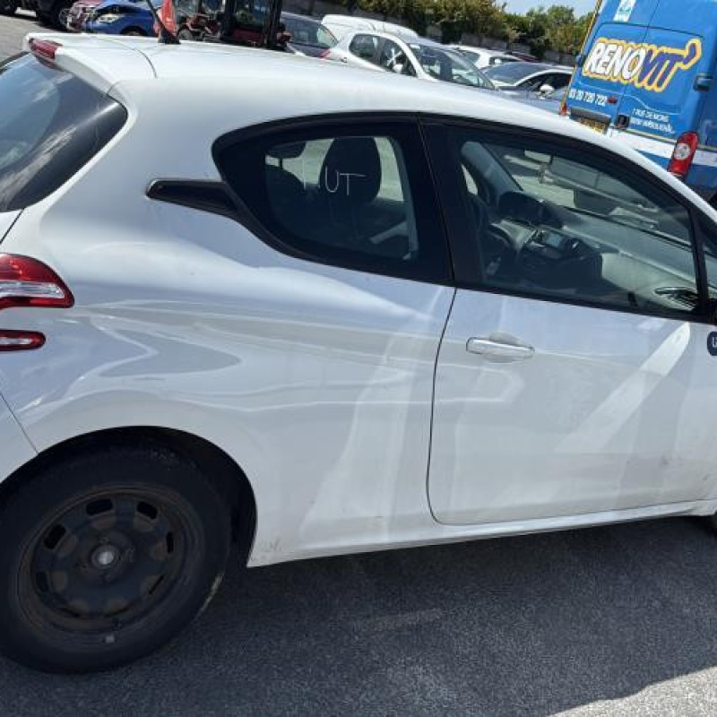 Malle/Hayon arriere PEUGEOT 208 1 Photo n°16