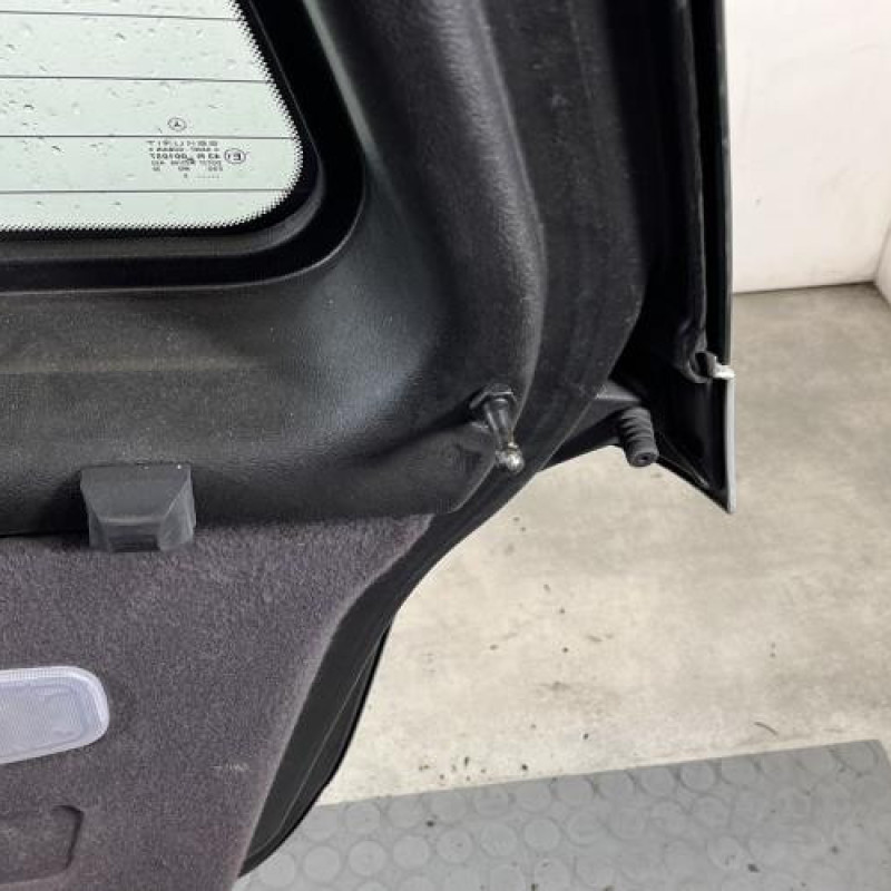 Malle/Hayon arriere MERCEDES CLASSE A 168 Photo n°8