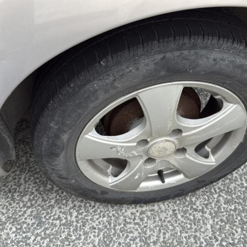 Pare choc arriere CITROEN C3 1 Photo n°16