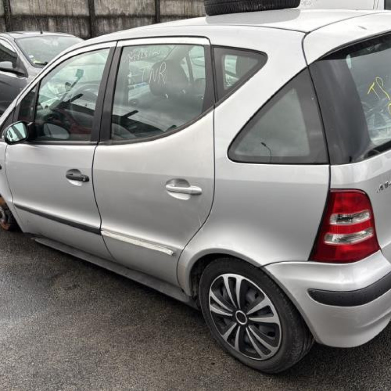 Pare choc arriere MERCEDES CLASSE A 168 Photo n°12