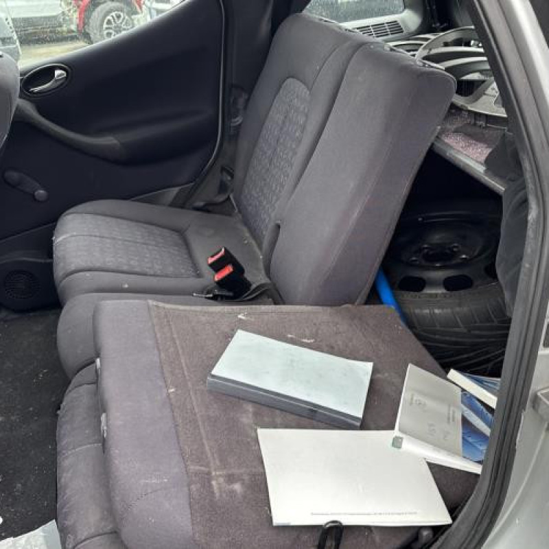 Pare choc arriere MERCEDES CLASSE A 168 Photo n°17