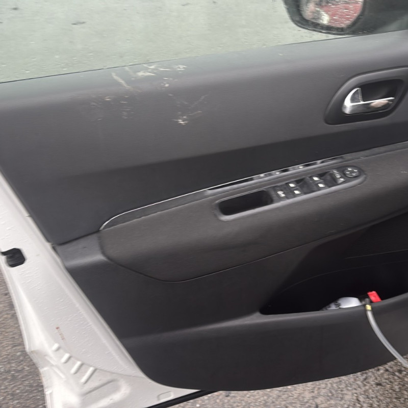 PEUGEOT 5008 1 PHASE 2 1.6 HDI - 8V TURBO Photo n°9