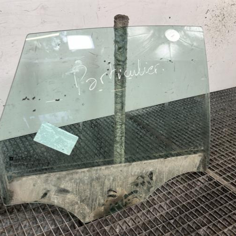 Vitre arriere droit OPEL ASTRA J Photo n°2