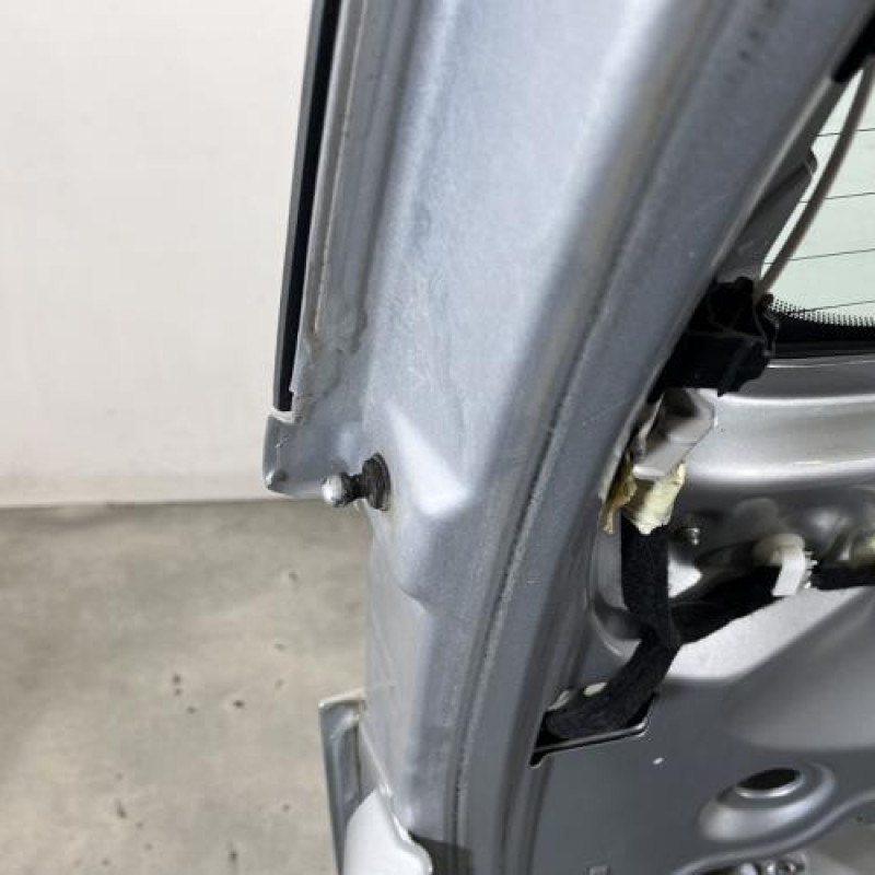 Malle/Hayon arriere RENAULT SCENIC 3 Photo n°8