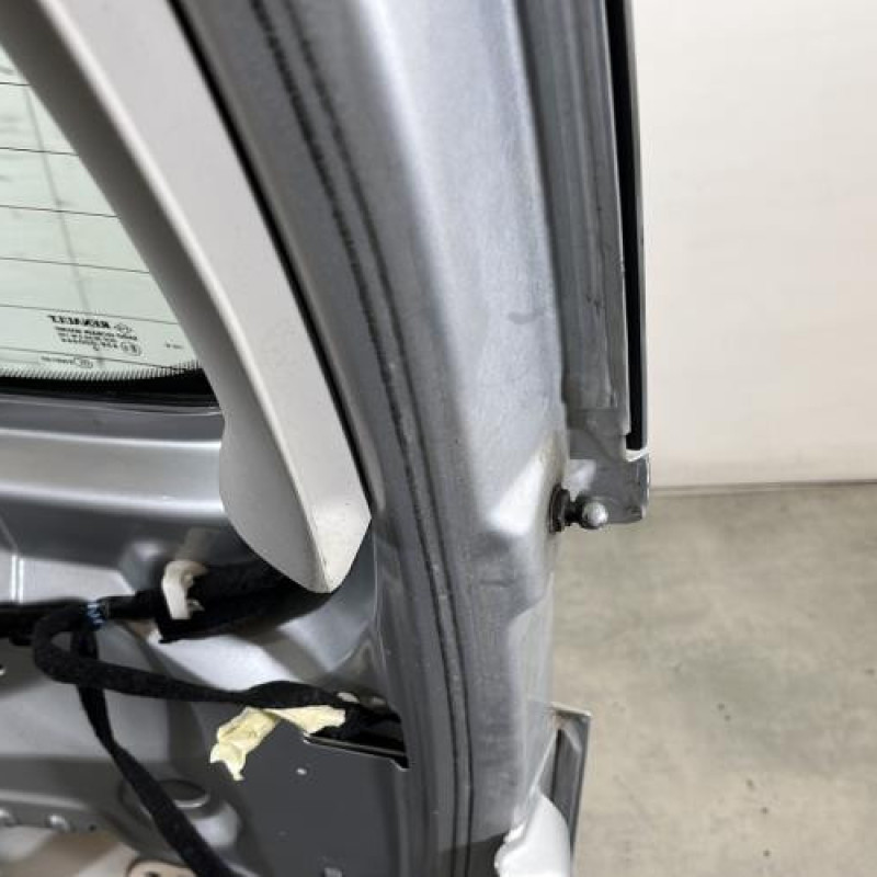 Malle/Hayon arriere RENAULT SCENIC 3 Photo n°9