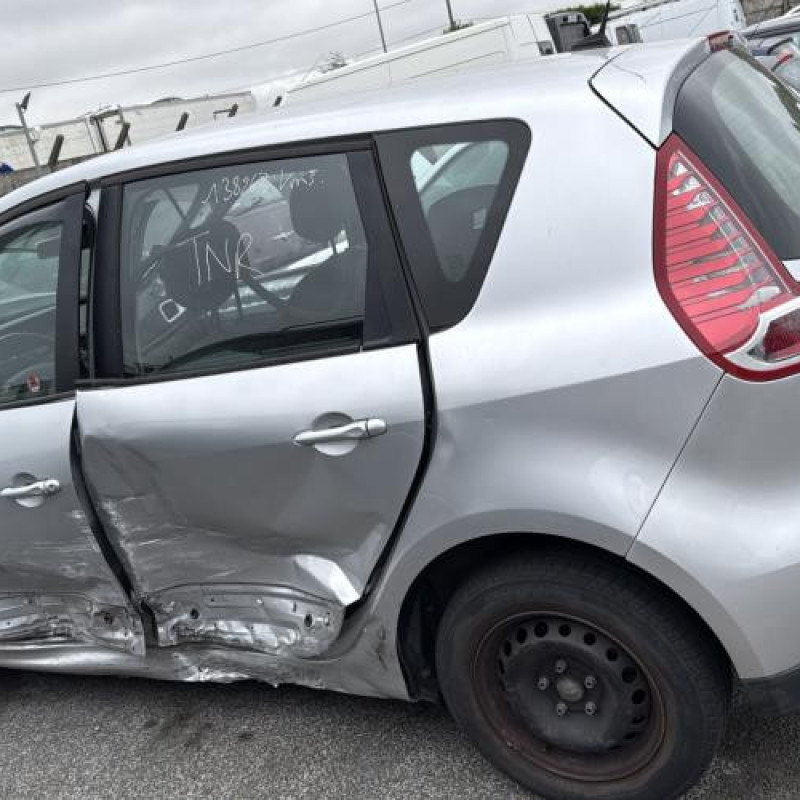 Malle/Hayon arriere RENAULT SCENIC 3 Photo n°17