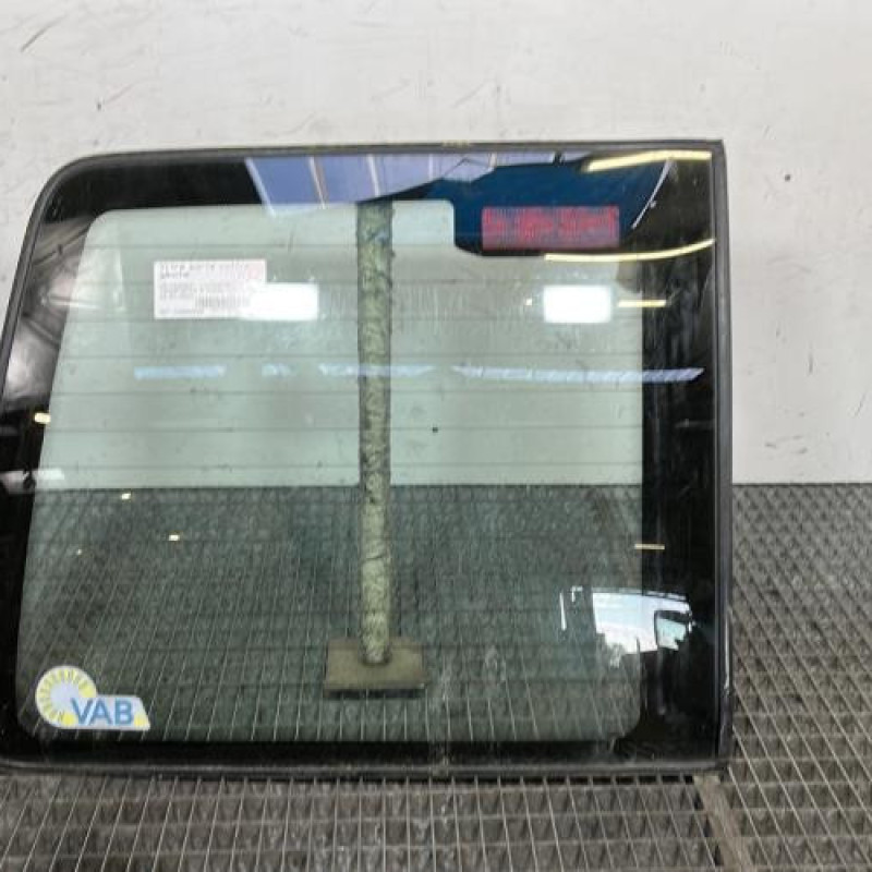 Vitre porte coffre gauche VOLKSWAGEN TRANSPORTER 4 Photo n°1