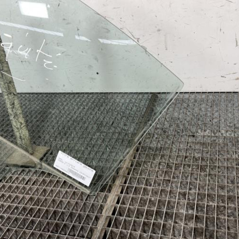 Vitre arriere gauche OPEL CORSA E Photo n°2