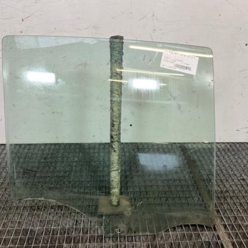 Vitre arriere droit RENAULT CLIO 3 Photo n°1