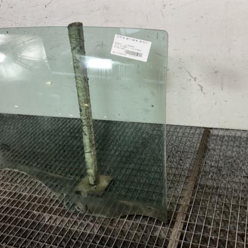 Vitre arriere droit RENAULT CLIO 3 Photo n°2