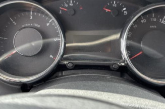 Feu arriere stop central PEUGEOT 5008 1