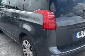 Feu arriere stop central PEUGEOT 5008 1