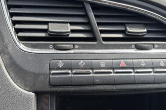 Feu arriere stop central PEUGEOT 5008 1