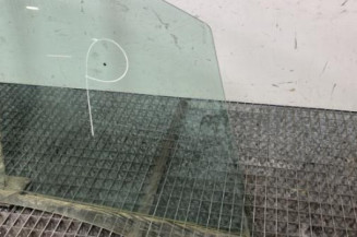 Vitre avant droit PEUGEOT 208 1