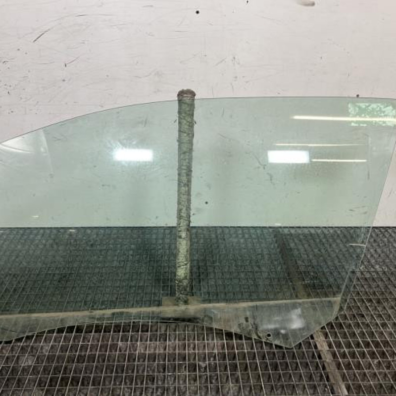 Vitre avant gauche PEUGEOT 208 1 Photo n°1