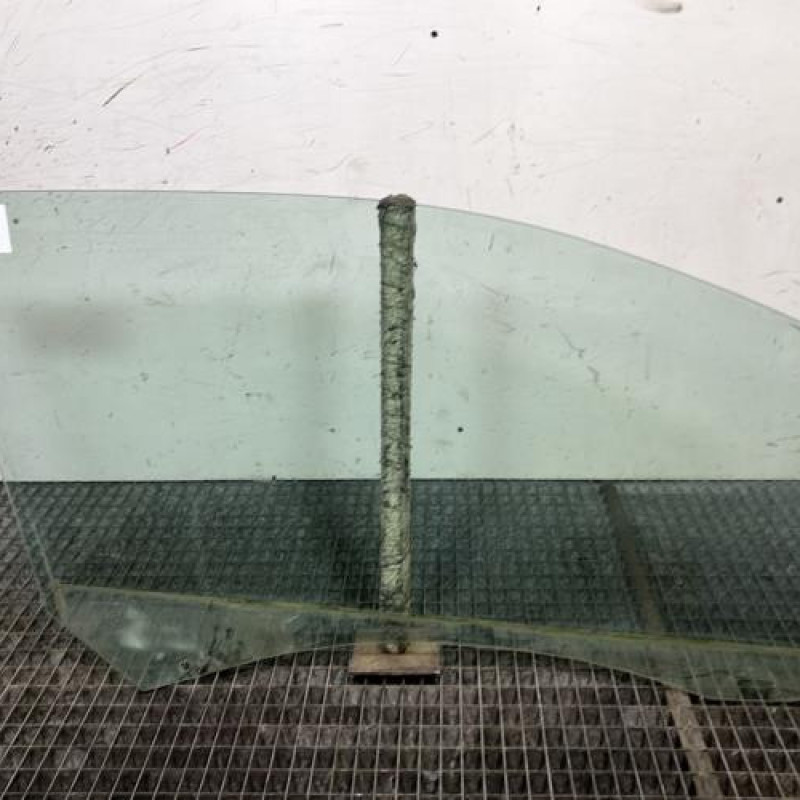 Vitre avant gauche PEUGEOT 208 1 Photo n°4