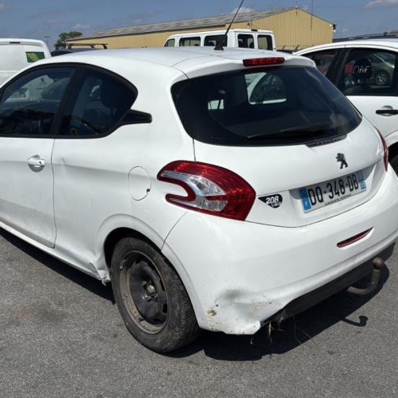 Vitre avant gauche PEUGEOT 208 1 Photo n°8