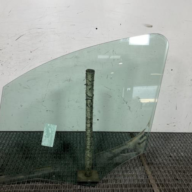 Vitre avant gauche PEUGEOT PARTNER 2 Photo n°1