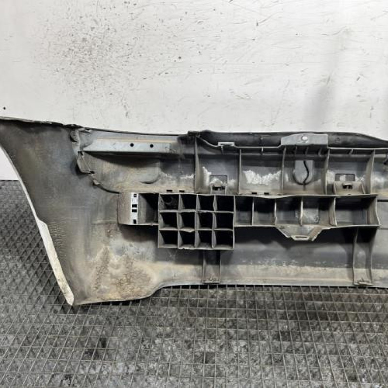 Pare choc arriere RENAULT CLIO 2 Photo n°6