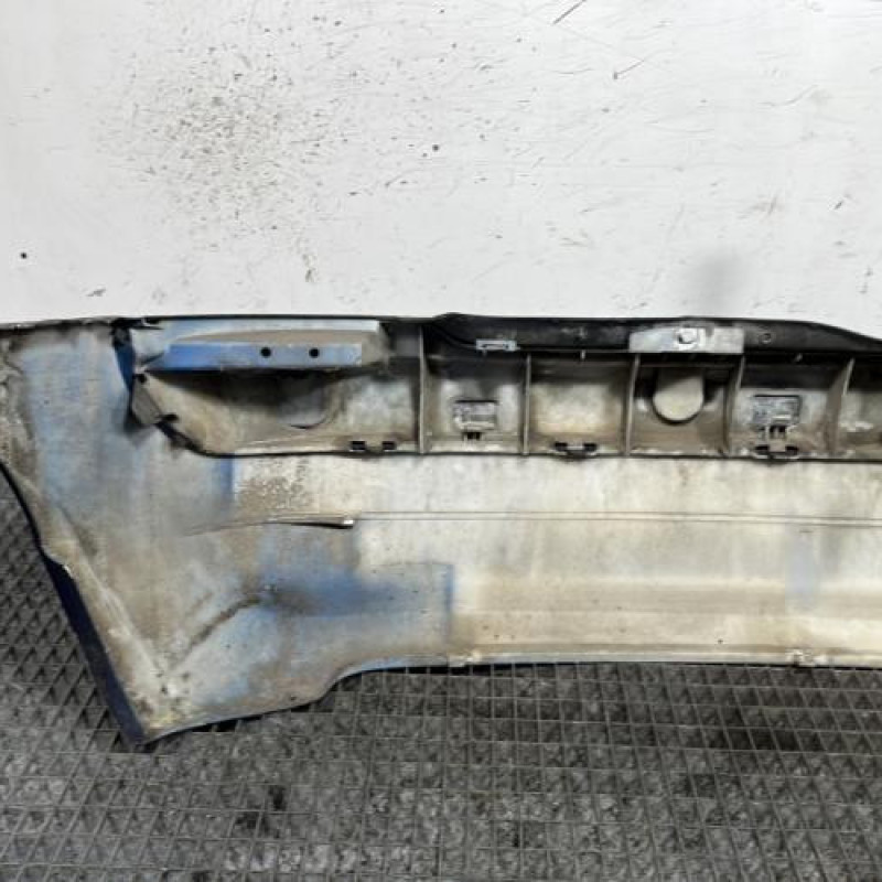 Pare choc arriere RENAULT CLIO 2 Photo n°6