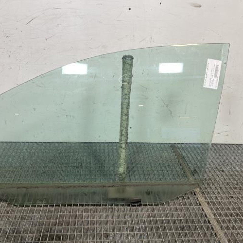 Vitre avant gauche VOLKSWAGEN TOURAN 1 Photo n°1