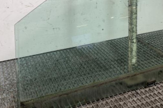 Vitre avant gauche VOLKSWAGEN TOURAN 1