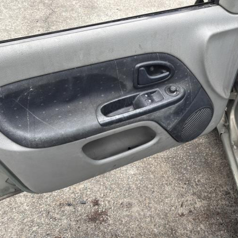 Porte avant gauche RENAULT CLIO 2 Photo n°16