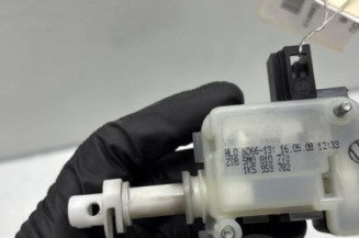 Actionneur verrou trappe d'essence VOLKSWAGEN GOLF PLUS