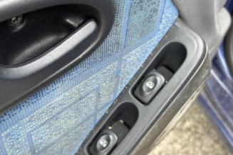 Custode arriere gauche RENAULT CLIO 2