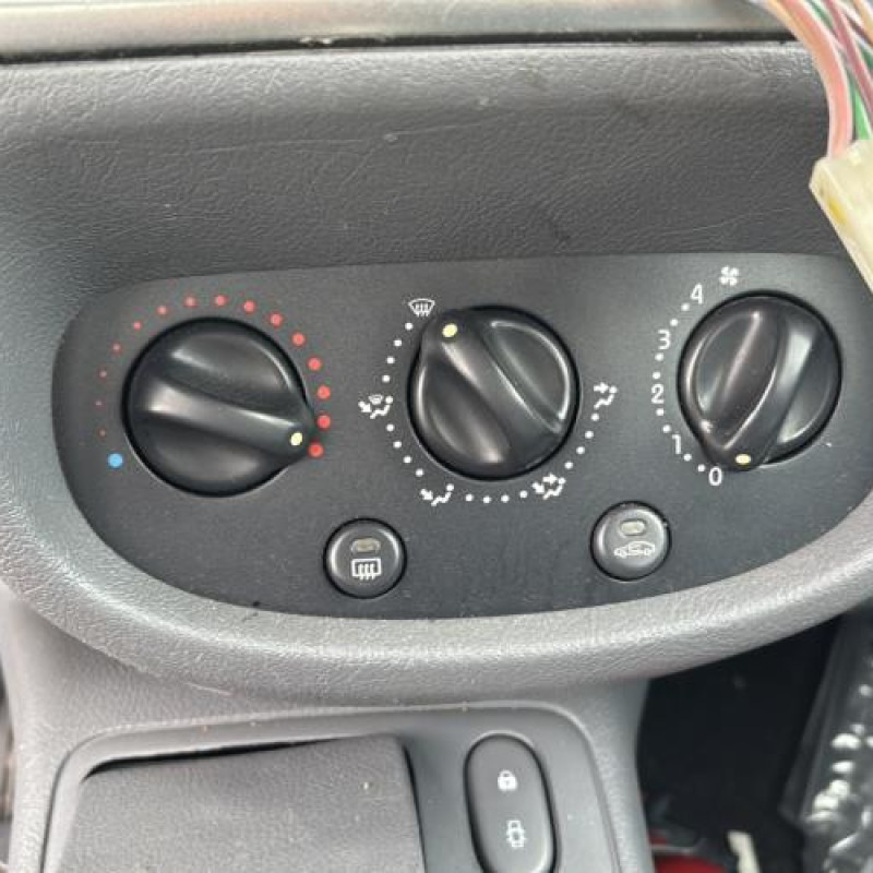 Custode arriere gauche RENAULT CLIO 2 Photo n°19