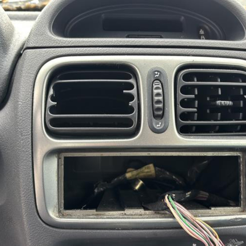 Custode arriere gauche RENAULT CLIO 2 Photo n°20