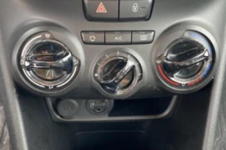 Custode avant droit (porte) PEUGEOT 208 1