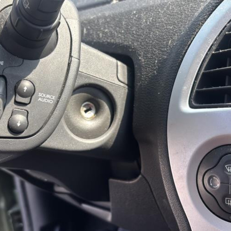 Attache ceinture arriere droit RENAULT MODUS Photo n°20