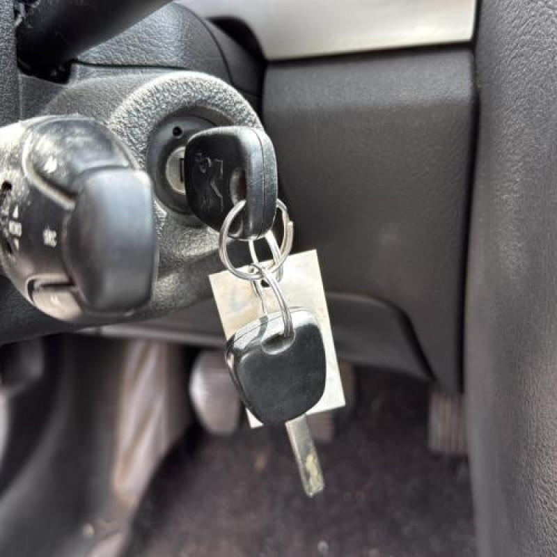 Reservoir essence PEUGEOT 407 Photo n°18