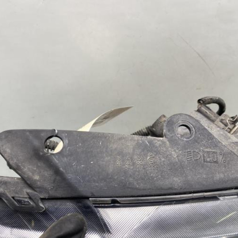 Optique avant principal droit (feux)(phare) VOLKSWAGEN FOX Photo n°3