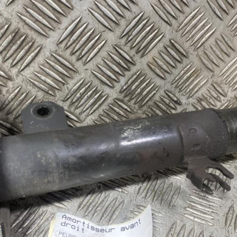 Amortisseur avant droit PEUGEOT 2008 1 Photo n°3