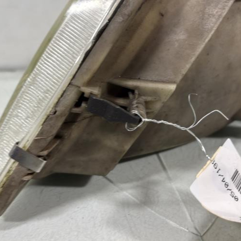 Optique avant principal droit (feux)(phare) PEUGEOT 205 Photo n°5