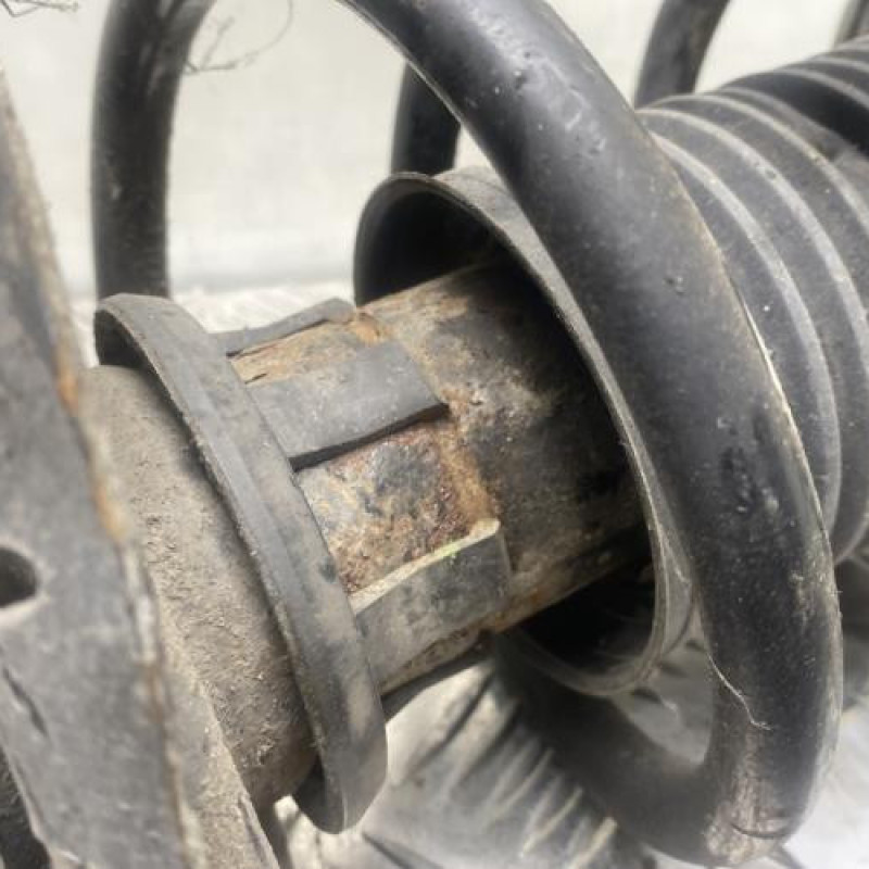 Amortisseur avant droit VOLKSWAGEN SCIROCCO 3 Photo n°2