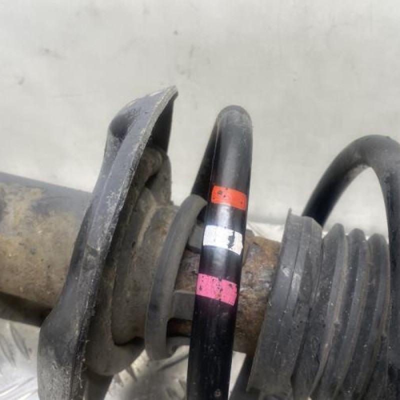 Amortisseur avant gauche VOLKSWAGEN SCIROCCO 3 Photo n°2