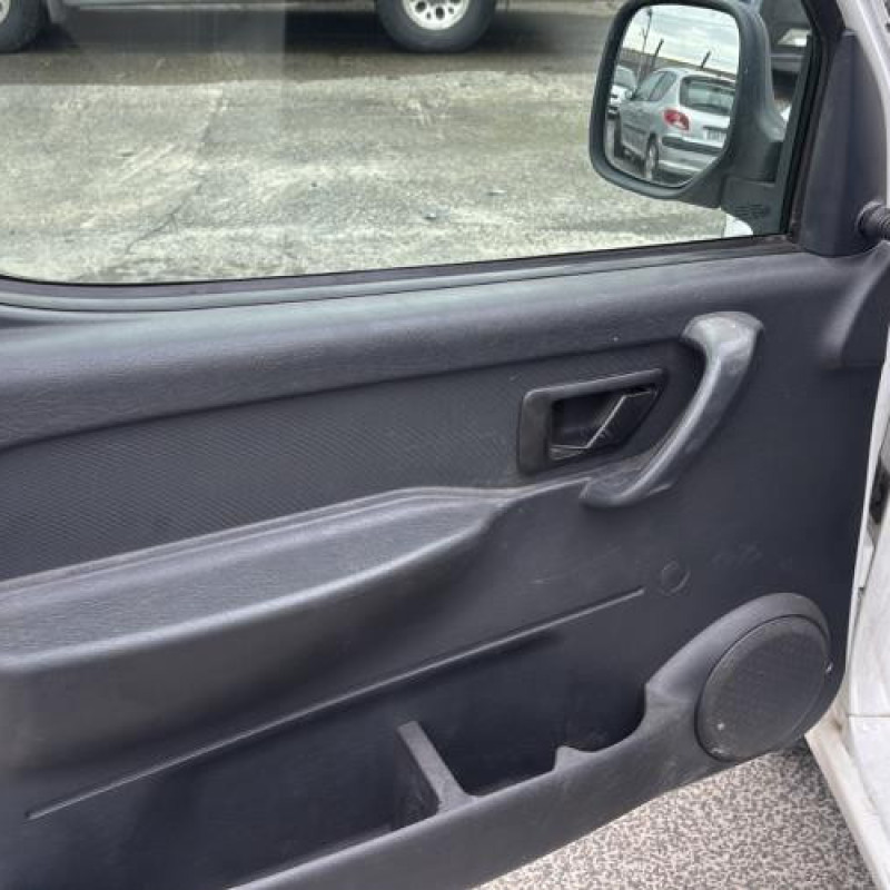 Vitre porte coffre gauche CITROEN BERLINGO 1 Photo n°8