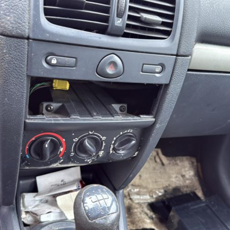 Aile avant droit RENAULT CLIO 2 Photo n°18