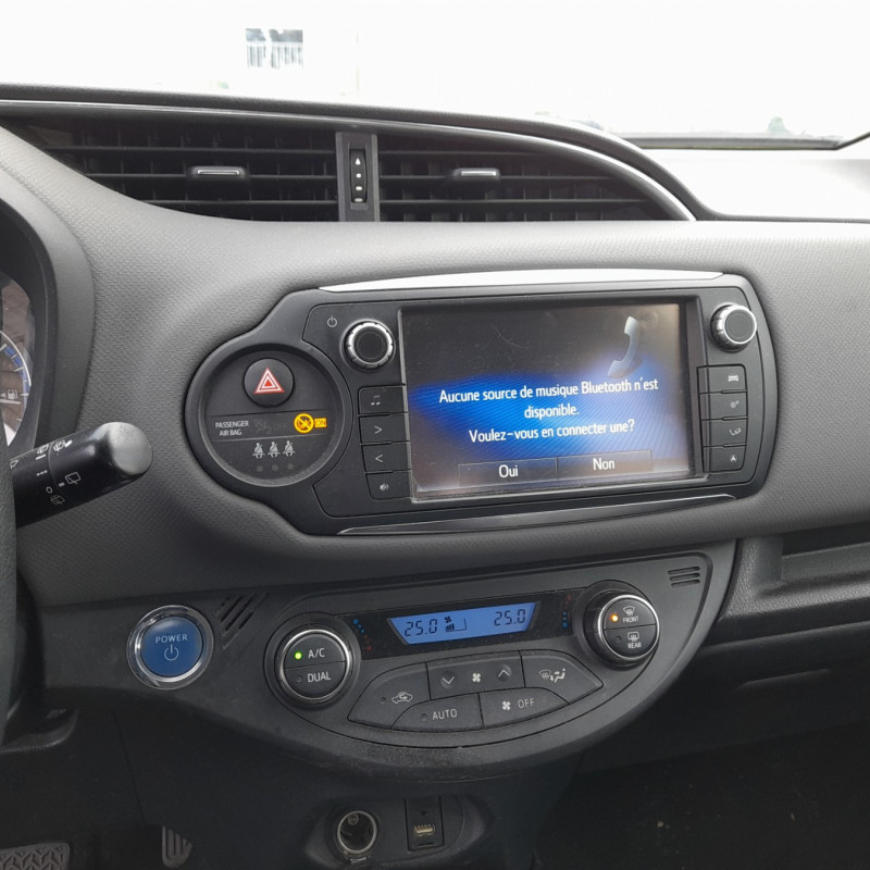 TOYOTA YARIS 3 PHASE 1 1.5i - 16V HYBRID Photo n°9
