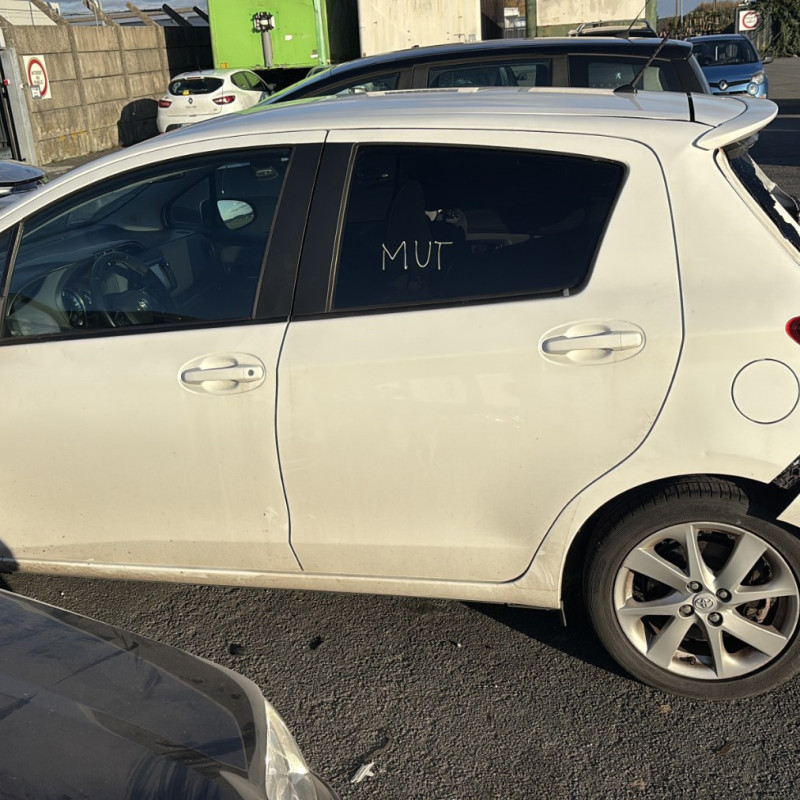 TOYOTA YARIS 3 PHASE 1 1.5i - 16V HYBRID Photo n°12