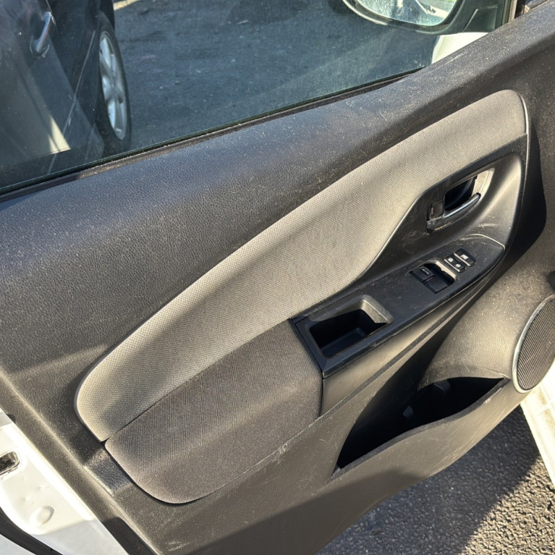 TOYOTA YARIS 3 PHASE 1 1.5i - 16V HYBRID Photo n°14