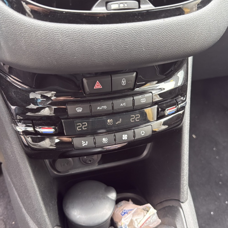 PEUGEOT 208 1 PHASE 2 1.2 VTI - 12V Photo n°20