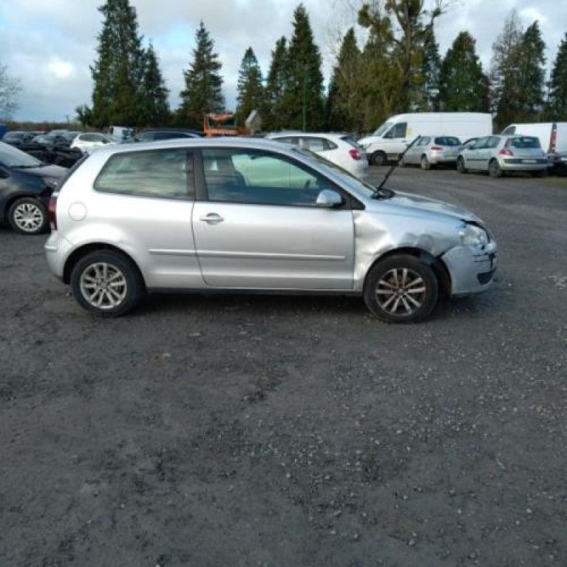 Malle/Hayon arriere VOLKSWAGEN POLO 4 Photo n°4