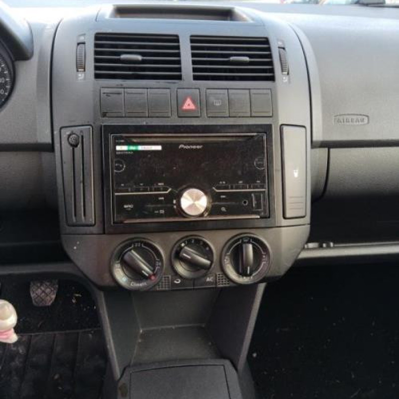 Malle/Hayon arriere VOLKSWAGEN POLO 4 Photo n°6