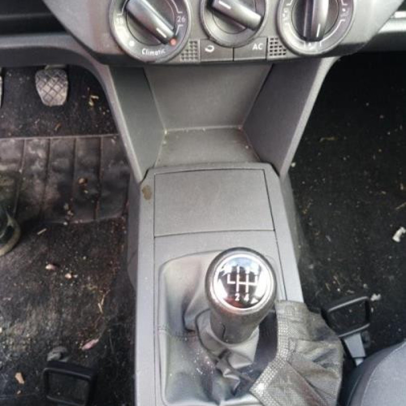 Malle/Hayon arriere VOLKSWAGEN POLO 4 Photo n°8