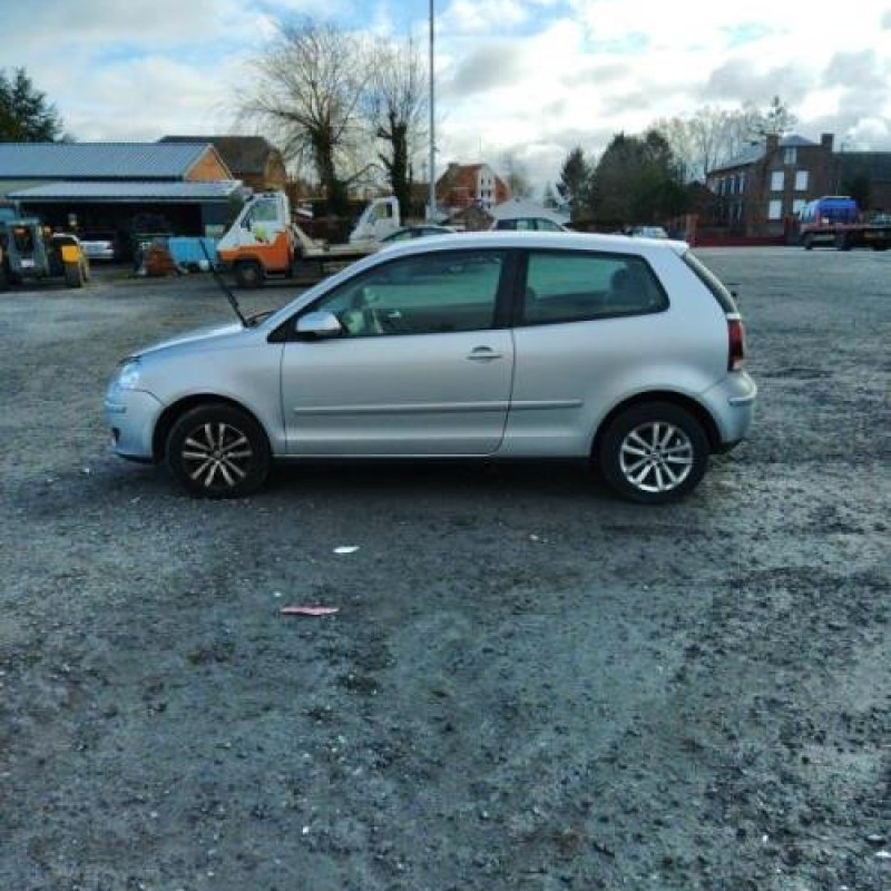 Malle/Hayon arriere VOLKSWAGEN POLO 4 Photo n°12